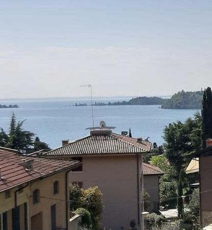 VALLE FIORITA 42 Camera Vista Lago Gardone Riviera Exterior foto