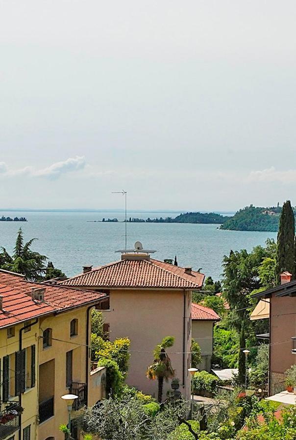 VALLE FIORITA 42 Camera Vista Lago Gardone Riviera Exterior foto
